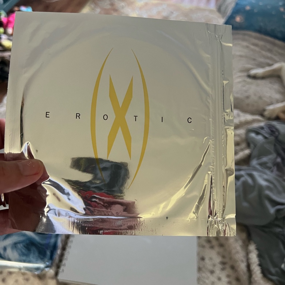 The book is in great condition. Has the CD it came with unopened - Picture 3 of 7